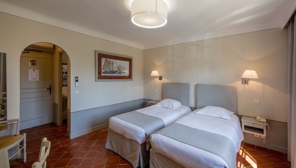 La Bastide Du Port - Hotel De Charme Saint Tropez Bagian luar foto